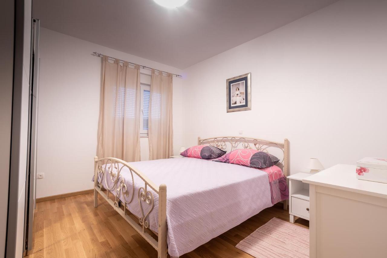 Apartments Sandrina Vrsi Eksteriør bilde