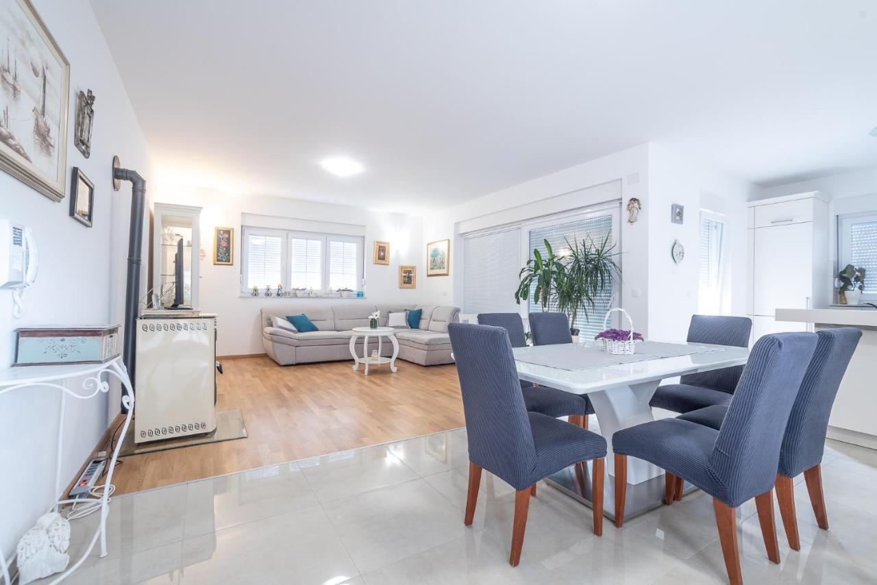 Apartments Sandrina Vrsi Eksteriør bilde
