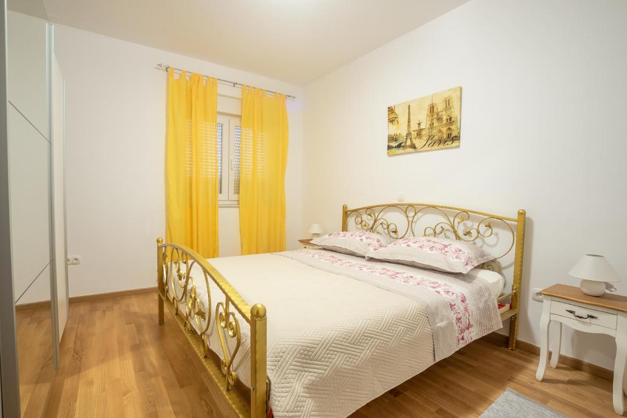 Apartments Sandrina Vrsi Eksteriør bilde