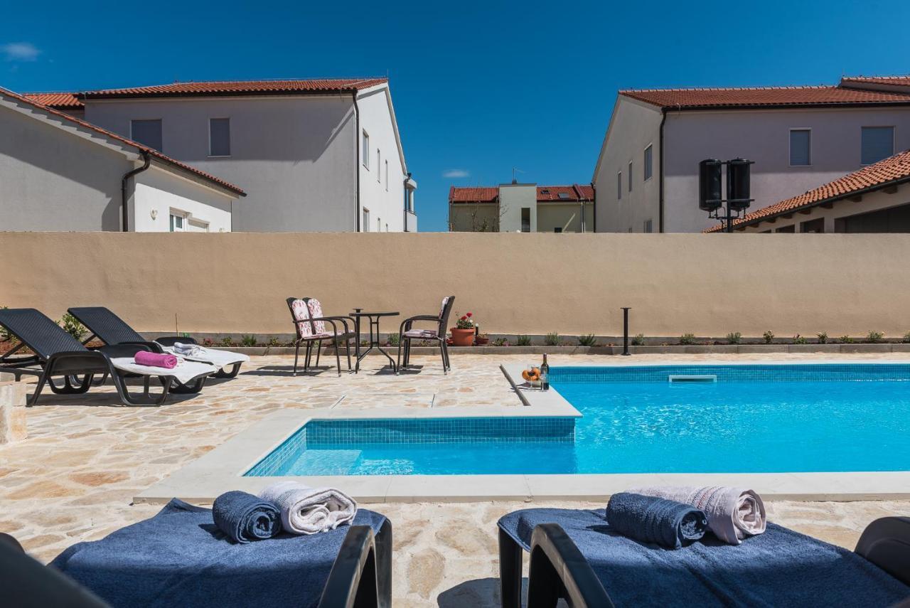Apartments Sandrina Vrsi Eksteriør bilde