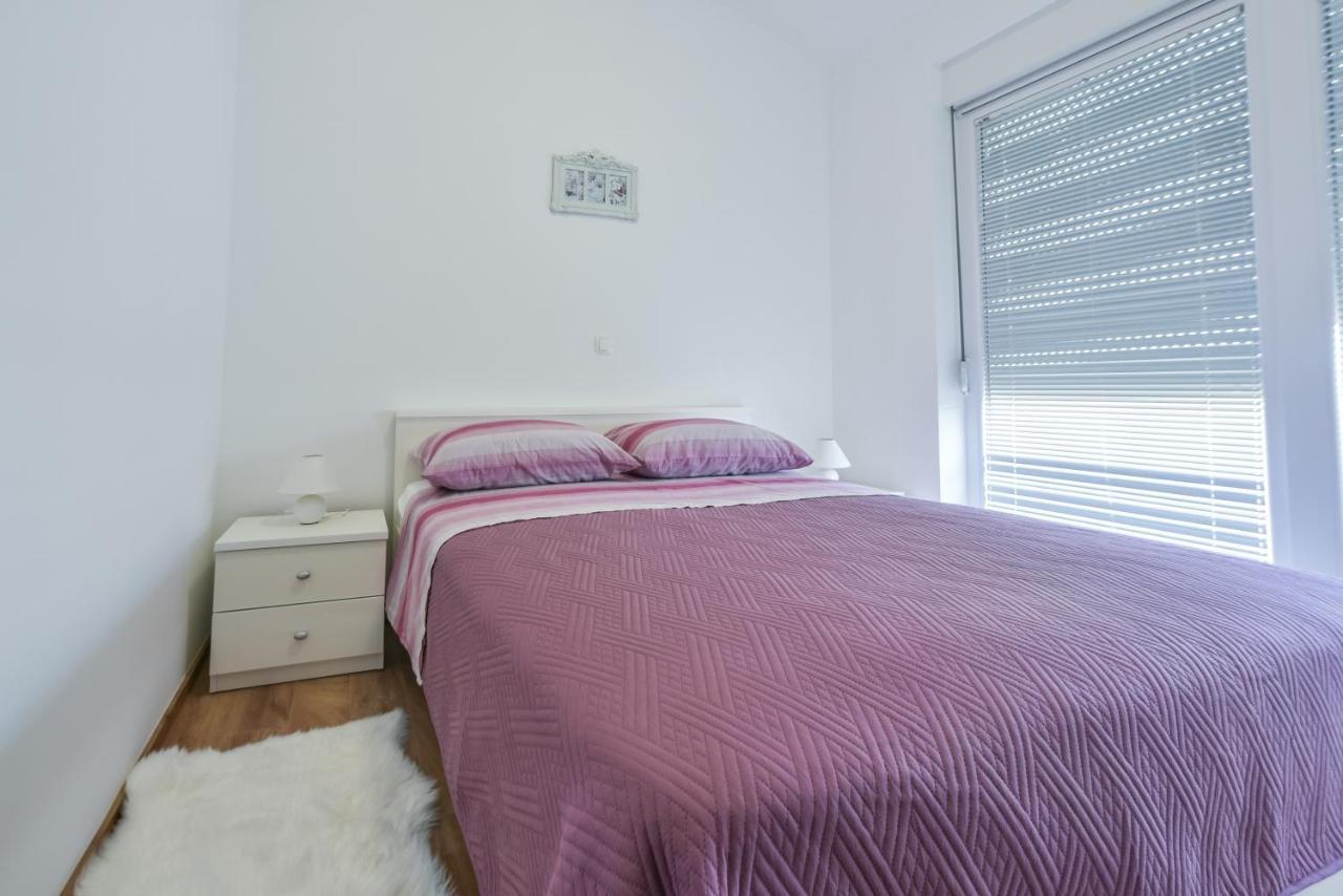 Apartments Sandrina Vrsi Eksteriør bilde