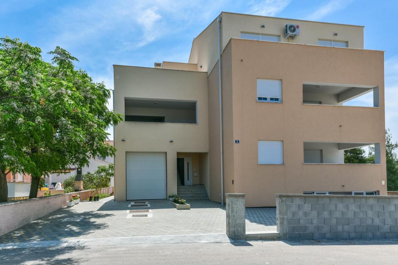 Apartments Sandrina Vrsi Eksteriør bilde
